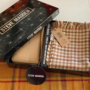 Steve Madden 2pc Scarf & Wallet Set - Camel Multi. NIB. Great winter gift idea!